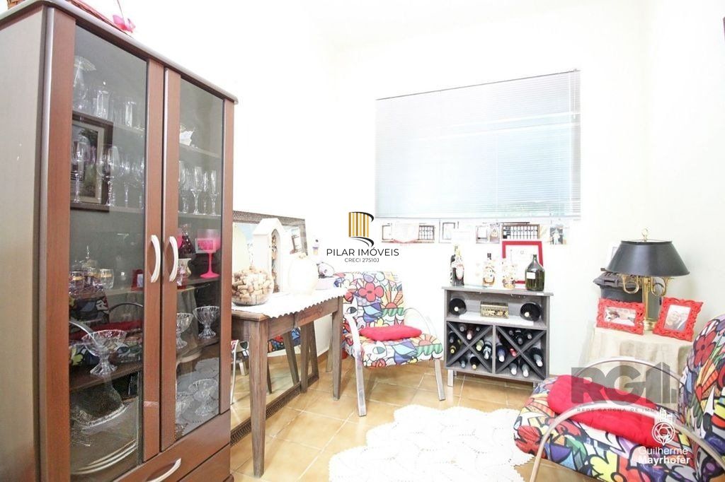 Casa de 3 dormitórios no bairro Partenon