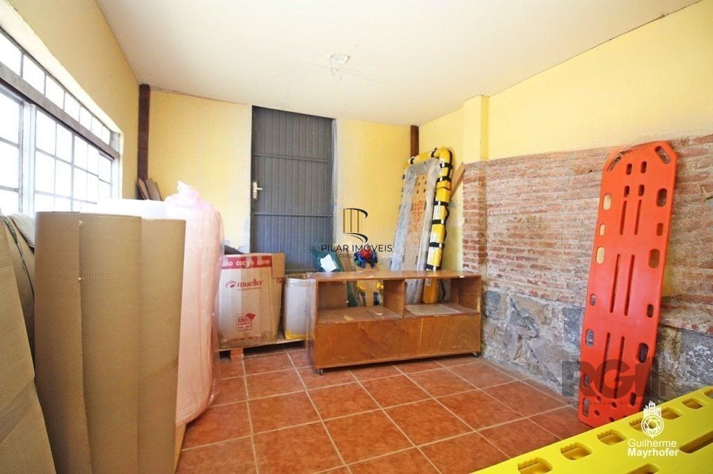 Casa de 3 dormitórios no bairro Partenon