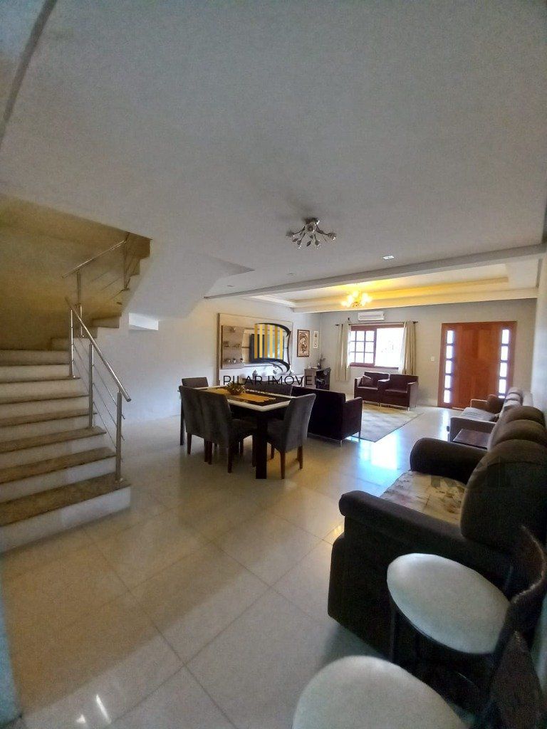 Casa com 4 dormitórios no bairro Vila Nova