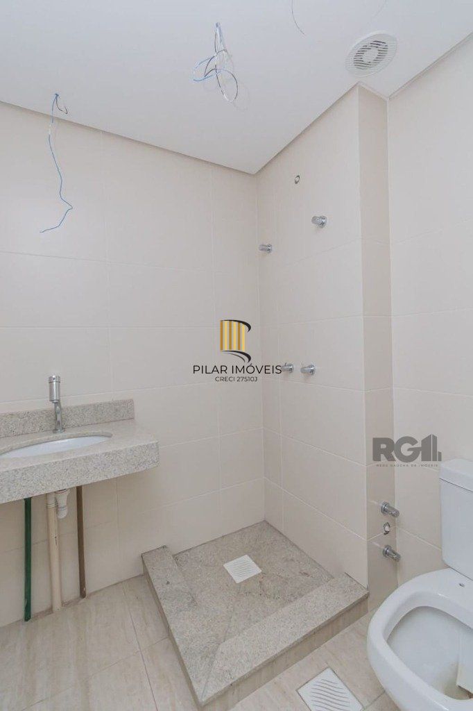 Excelente casa em condomínio de 251m² com 3 suítes e elevador!