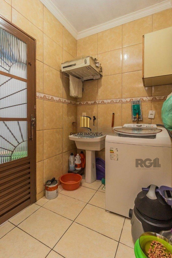 Casa com 4 dormitórios no bairro Santa Maria Goretti