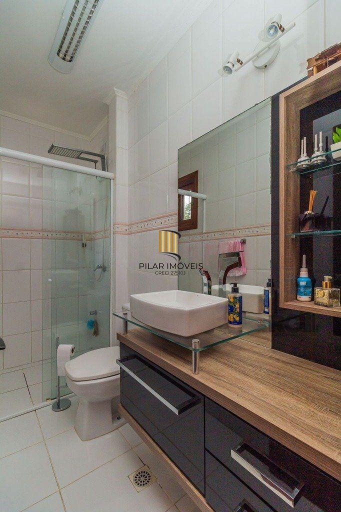 Casa com 3 dormitórios no bairro Nonoai