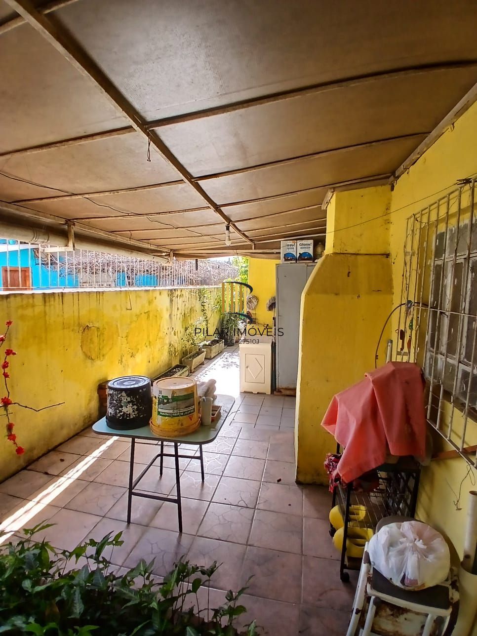 Ampla casa com patio no bairro Rubem Berta .