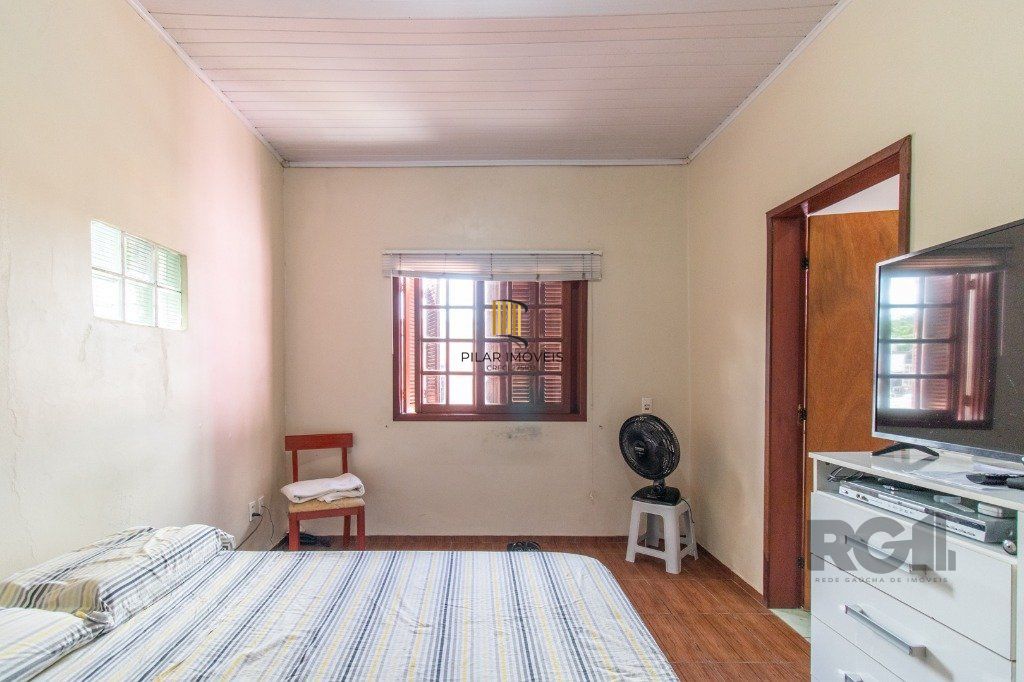 Casa com 3 dormitórios e 3 vagas no bairro Santa Tereza
