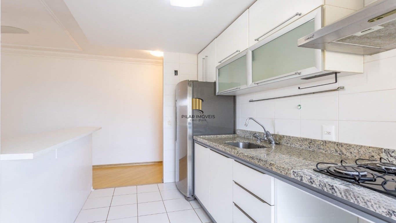 Apartamento de 2 dormitorios à venda em Passo da Areia, Porto Alegre.