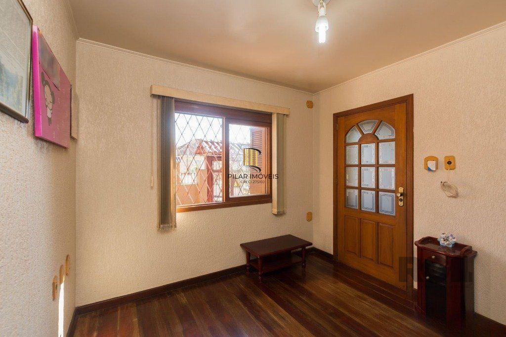 Casa de 4 quartos com 265m², no bairro Cavalhada