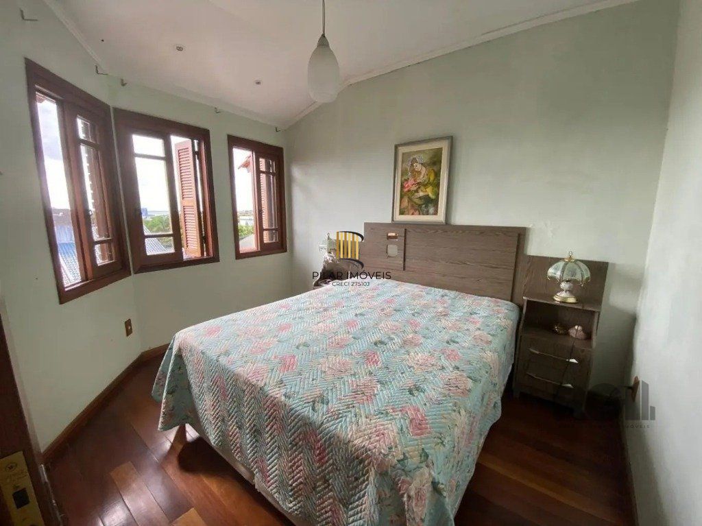 Casa com 4 dormitórios no bairro nonoai