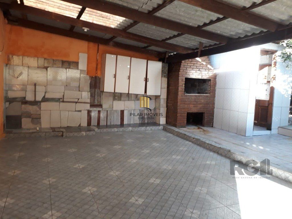 Casa de 3 dormitórios, no bairro Lomba do Pinheiro