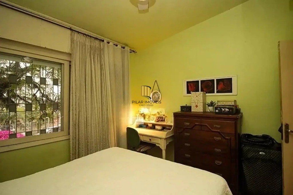 Casa com 3 dormitórios no bairro Medianeira
