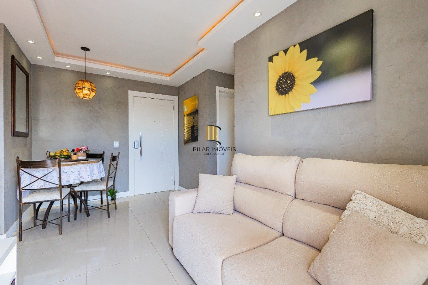 Apartamento de 2 dormitórios à venda em São Sebastião, Porto Alegre.