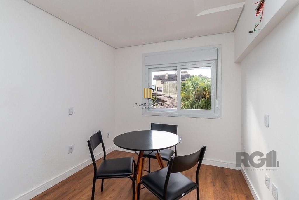 Excelente cobertura de 238m² com 3 dormitórios e 2 vagas.