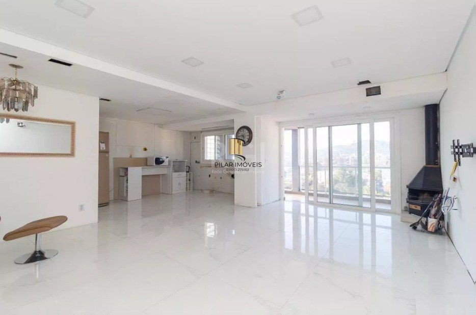 Casa para Venda - 377m², 4 dormitórios, sendo 2 suítes, 3 vagas - Teresópolis