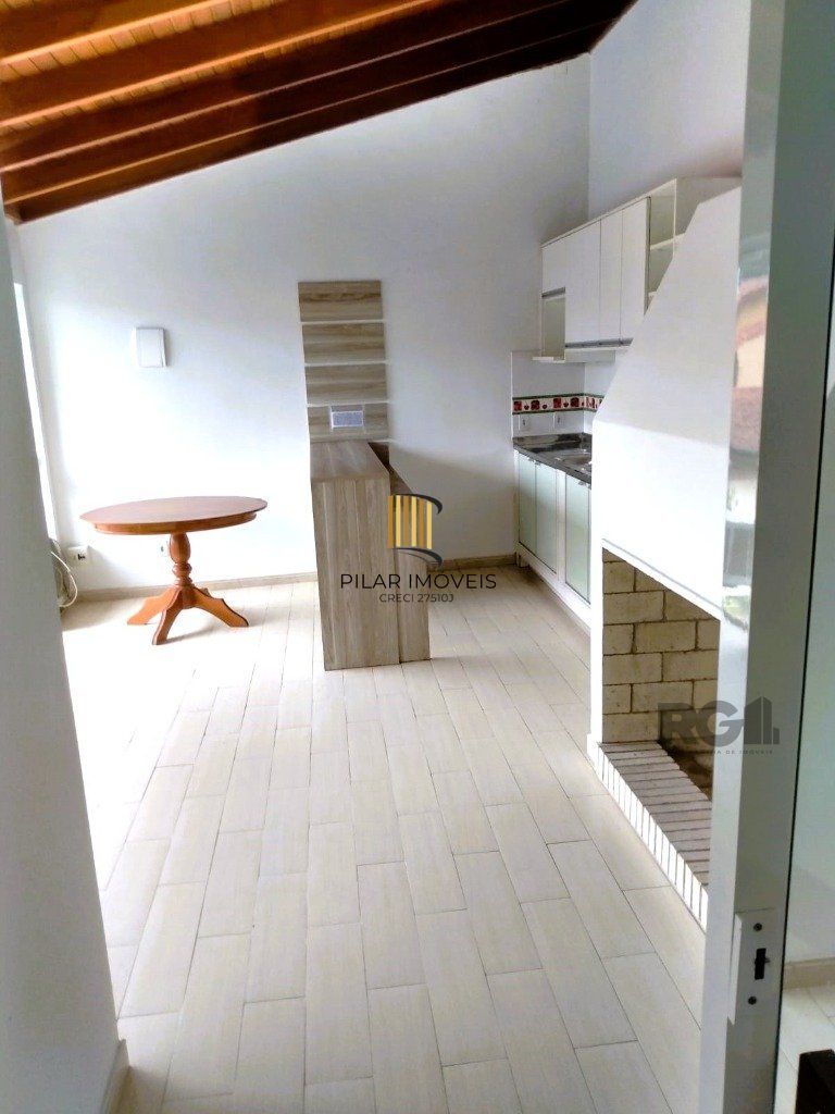Casa de 3 dormitórios, no bairro Aberta dos Morros