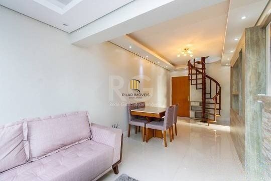 EXCELENTE COBERTURA COM 2 DORMITÓRIOS, PISCINA E 1 VAGA DE GARAGEM.