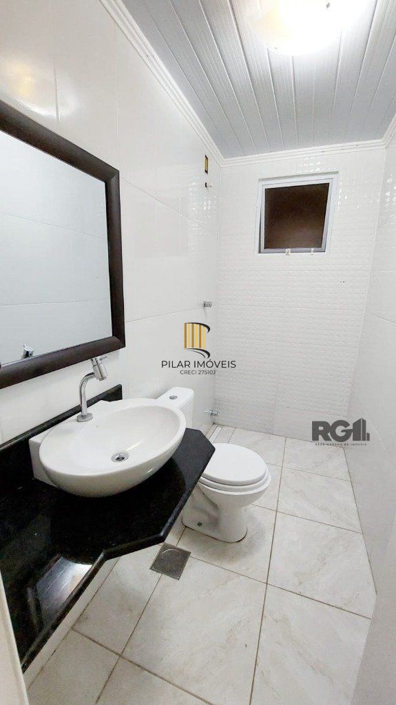 Casa 3 dormitórios no bairro Azenha