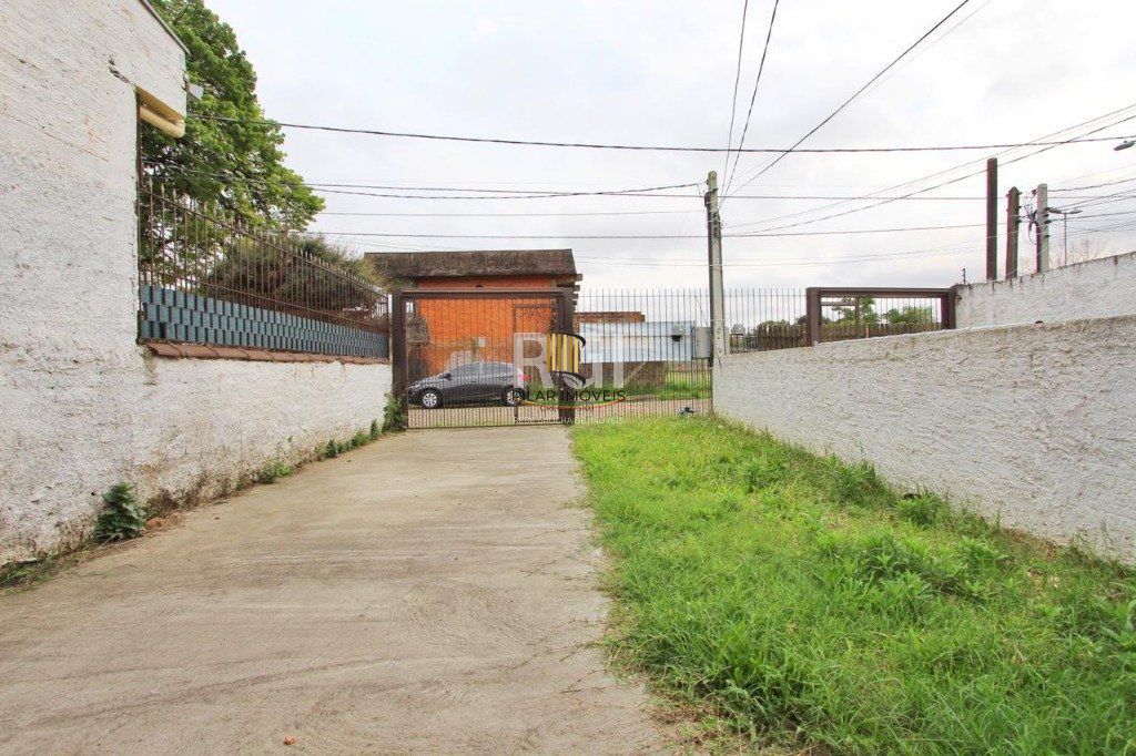 CASA BEM LOCALIZADA NA CAVALHADA EM FRENTE AO CECOPAM