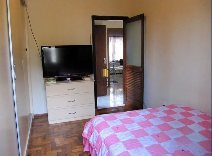 Casa 4 dormitórios no bairro Glória