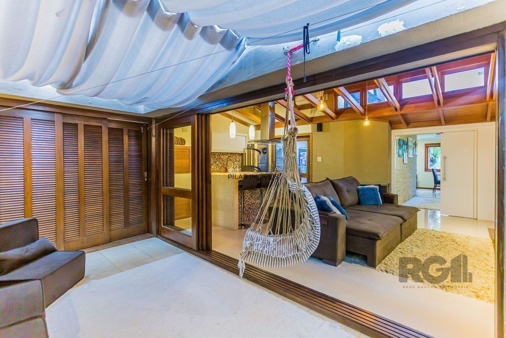 Casa em condomínio de 155m², 3 dormitórios, 4 vagas no bairro Espírito Santo