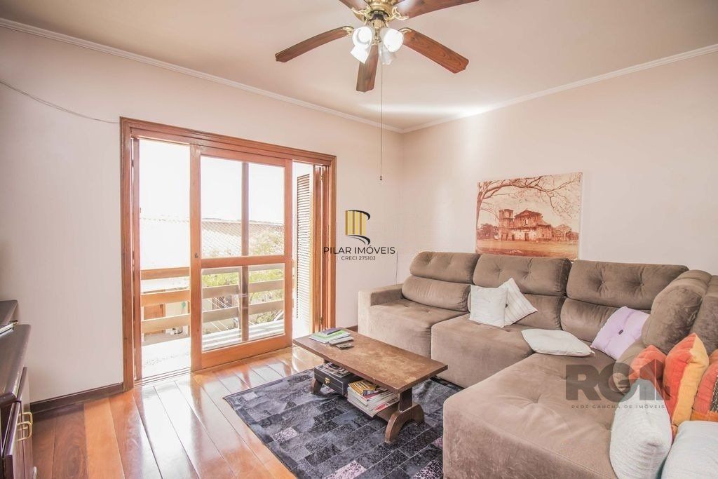 Casa de 329m² - 4 dormitórios, 1 suíte, 6 vagas no bairro Vila Jardim