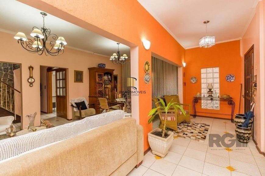 CASA PRÓXIMA AO PONTAL, com 5 vagas, 3 dormitórios!