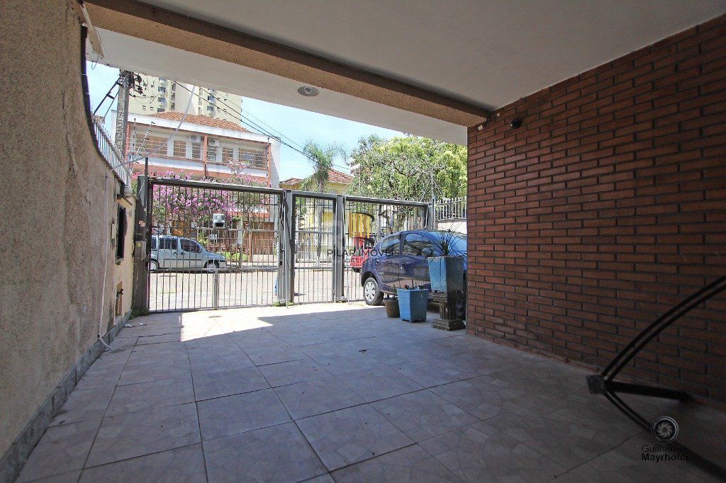 Casa para Venda - 300m², 6 dormitórios, sendo 1 suites, 3 vagas - Menino Deus