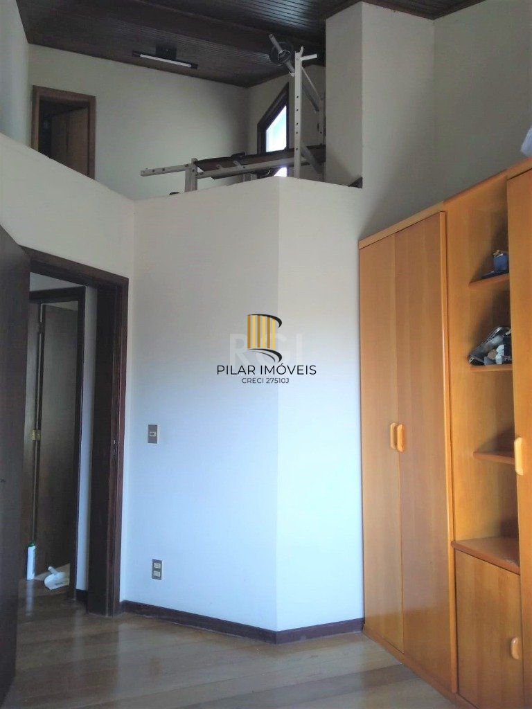 Casa para Venda - 219m², 3 dormitórios, sendo 1 suites, 4 vagas - Menino Deus