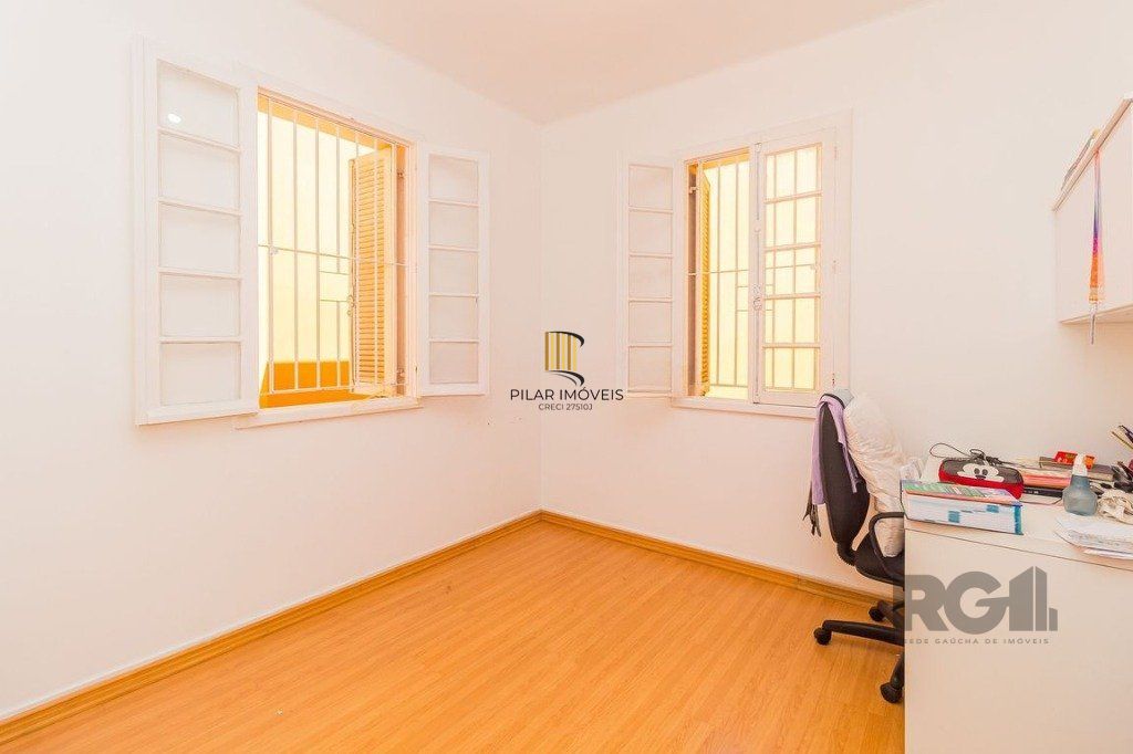 Casa com 99,73m², 2 dormitórios, 2 vagas no bairro Floresta