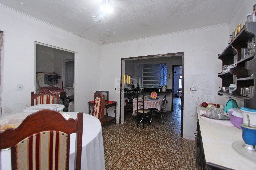 Casa para Venda - 160m², 4 dormitórios, sendo 1 suites, 3 vagas - Medianeira