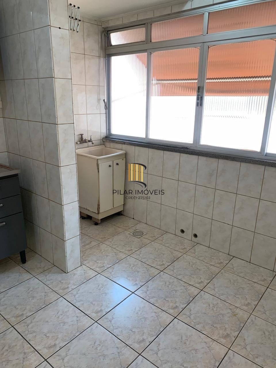 Apartamento de 2 dormitórios á venda no Bairro Passo Da Areia, Porto Alegre.