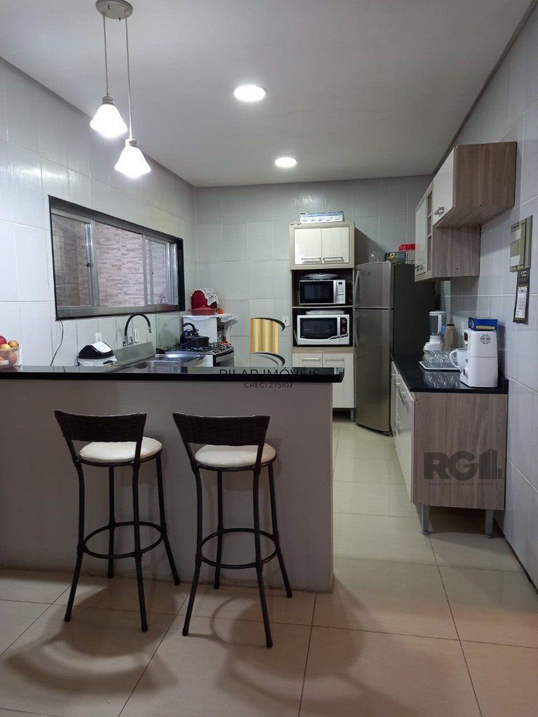 Casa com 4 dormitórios no bairro Vila Nova