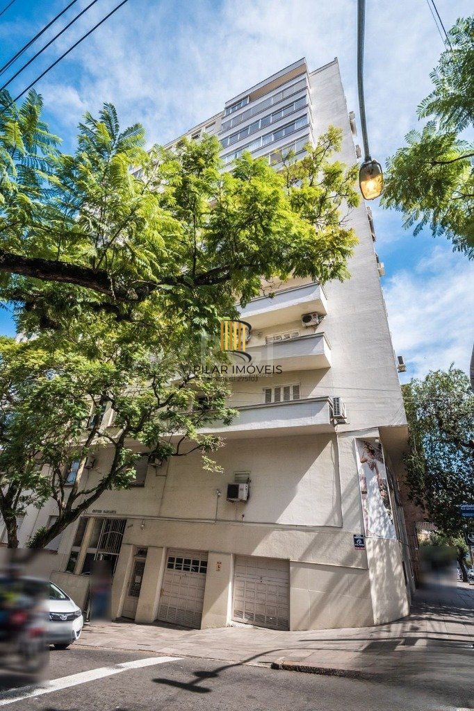 Apartamento 148m² - semi mobiliado, 2 dormitórios, 1 suíte e 1 vaga de garagem no bairro Bom Fim