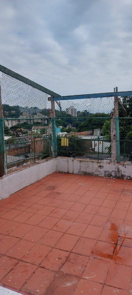 Casa 3 dormitórios quase esquina Av. Nonoai.