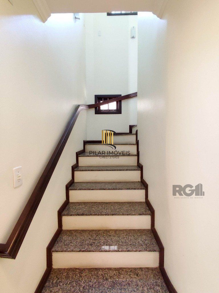 Excelente casa de 230m² com 4 dormitórios e 3 vagas.
