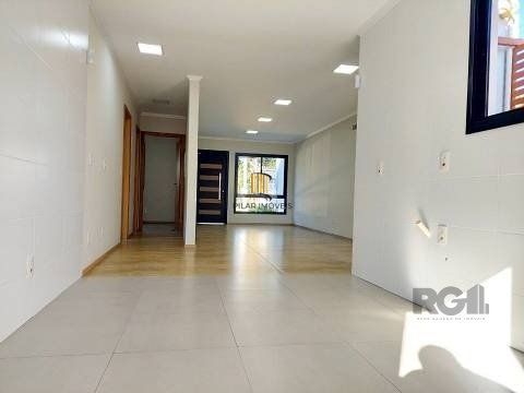 Excelente casa de 85m² com 2 dormitórios, piscina e 6 vagas.