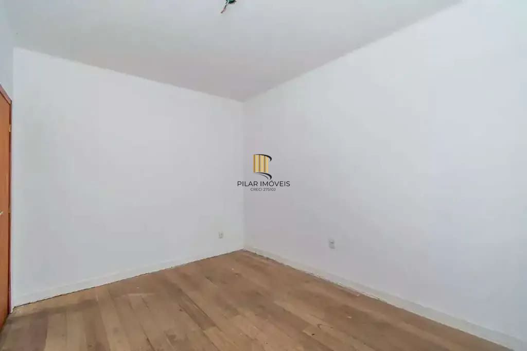 Casa com 2 quartos à venda na Medianeira, Porto Alegre.