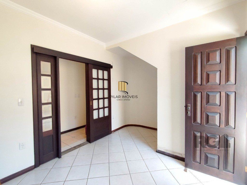 Excelente casa de 230m² com 4 dormitórios e 3 vagas.