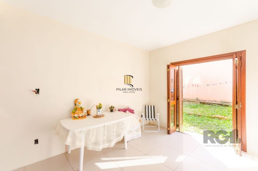 Casa em Condomínio, 166m² - 3 dormitórios, 2 vagas no bairro Guarujá
