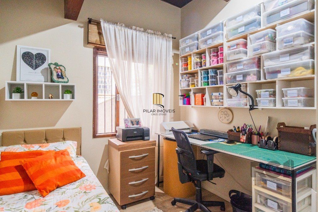 Casa 4 dormitórios no bairro Nonoai