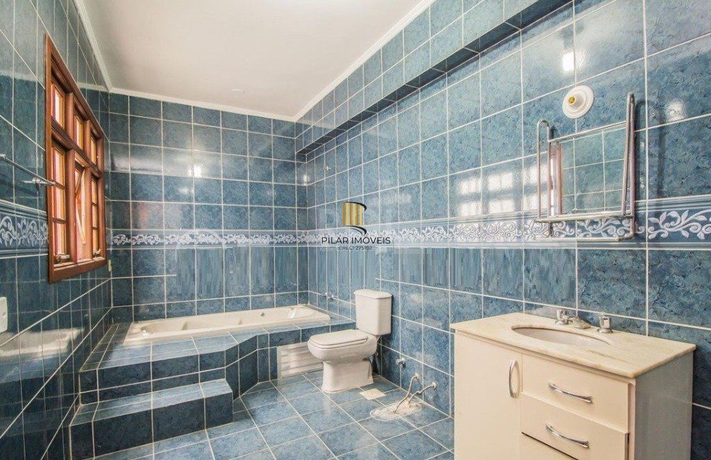 Casa para Venda - 440m², 3 dormitórios, sendo 2 suites, 2 vagas - Cidade Baixa