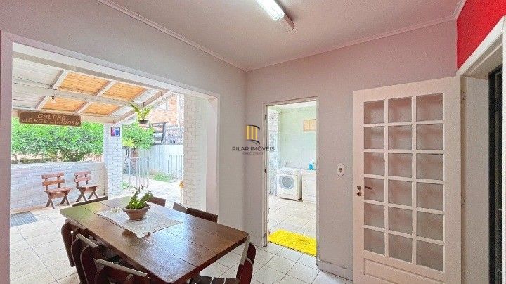 Casa com 4 Quartos e 3 banheiros de 223 m², perto da PUC à venda por R$ 697.000