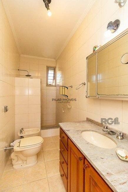 Casa para Venda - 235m², 4 dormitórios, sendo 1 suites, 2 vagas - Azenha