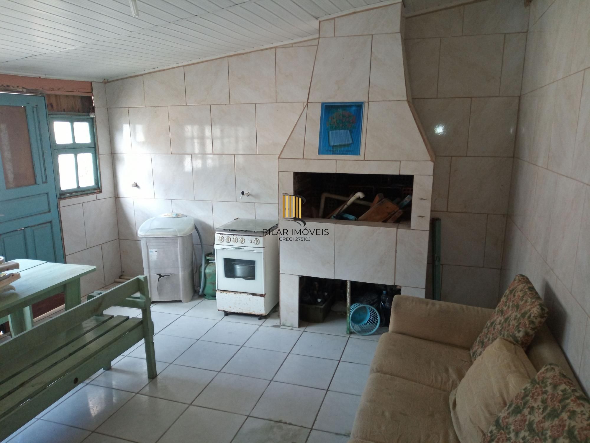 2 casas no pátio em Magistério