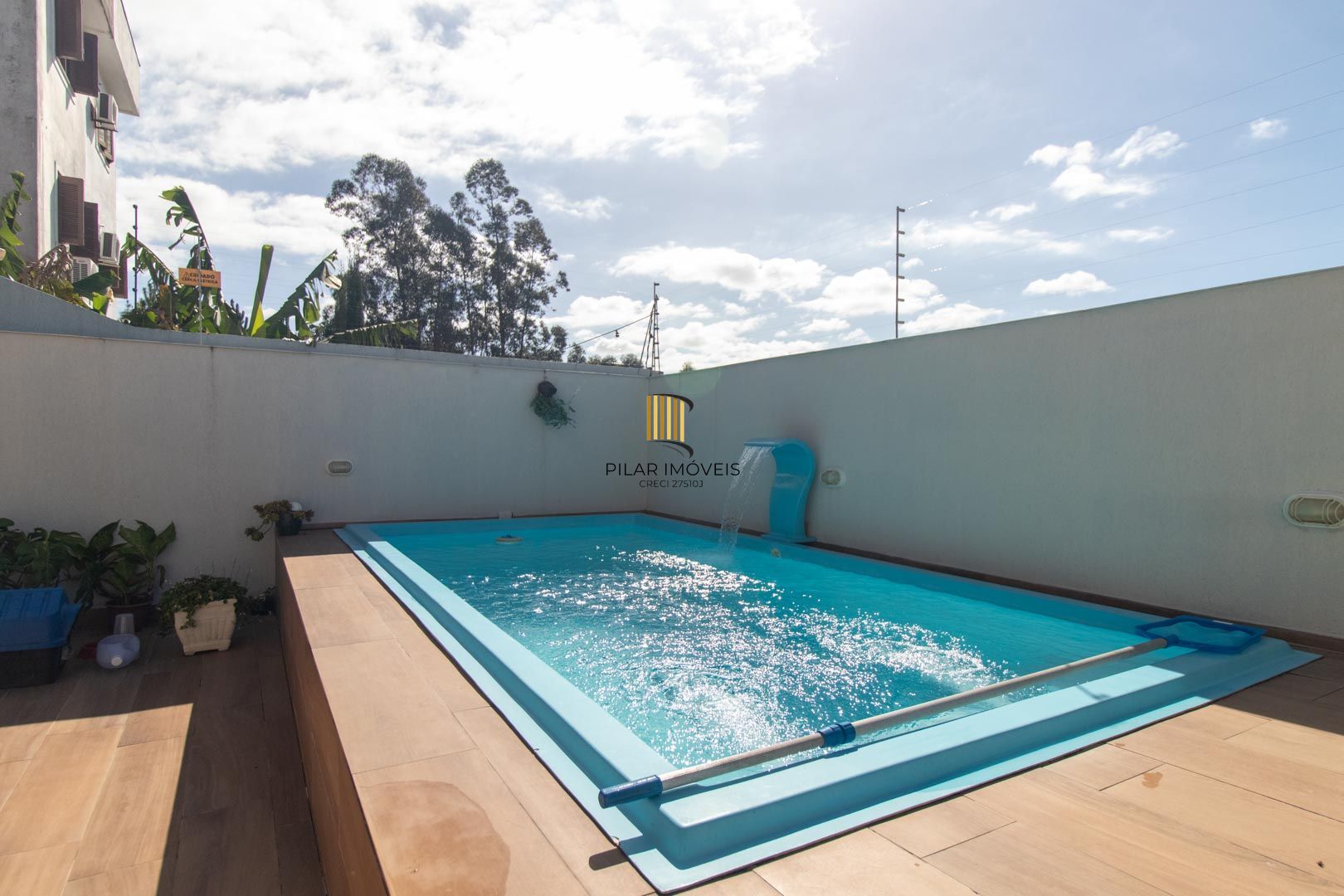 Casa de 03 dormitorios com suite e piscina no bairro Hipica - Porto alegre/Rs