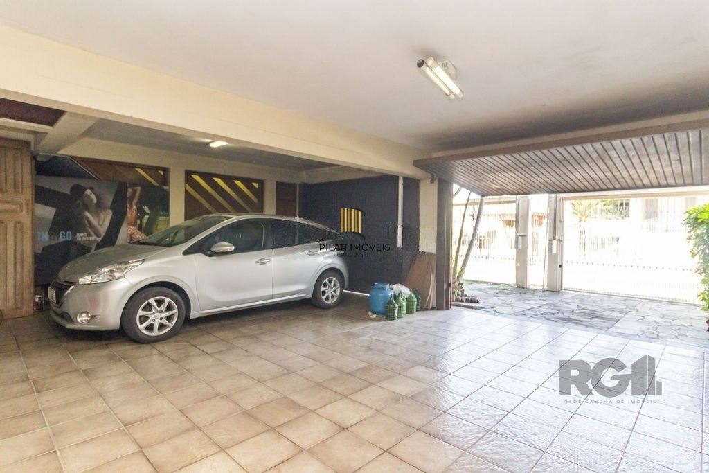 Casa 470m² - 4 dormitórios, 5 vagas no bairro Jardim São Pedro