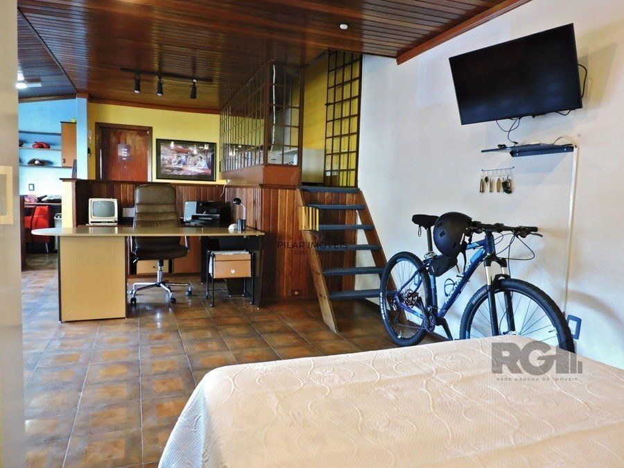 EXCELENTE casa térrea MAIS um loft construído em edícula anexa, com pátio.