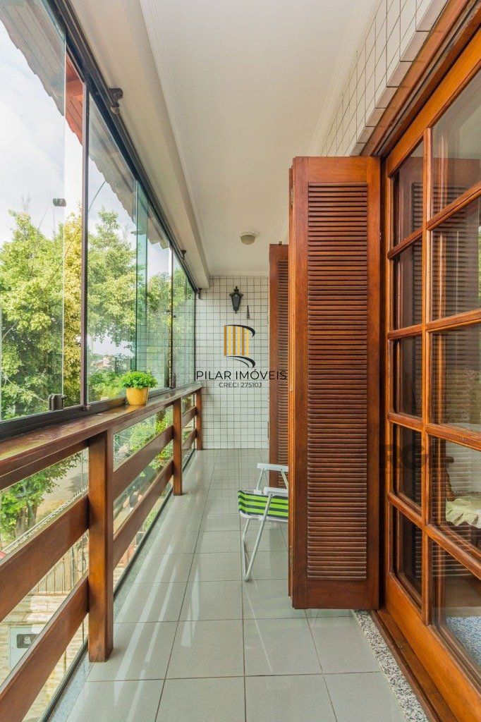 Casa de 4 dormitórios no bairro Sarandi