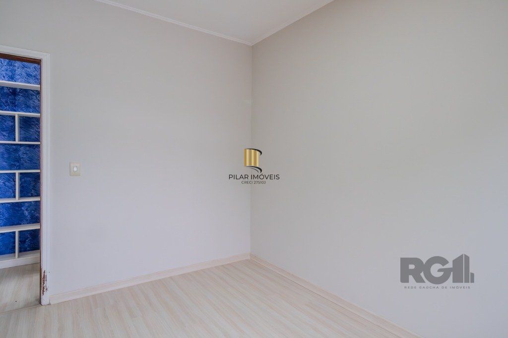 Casa de 214m² com 4 dormitórios, 1 suíte, piscina e 2 vagas no bairro Teresópolis