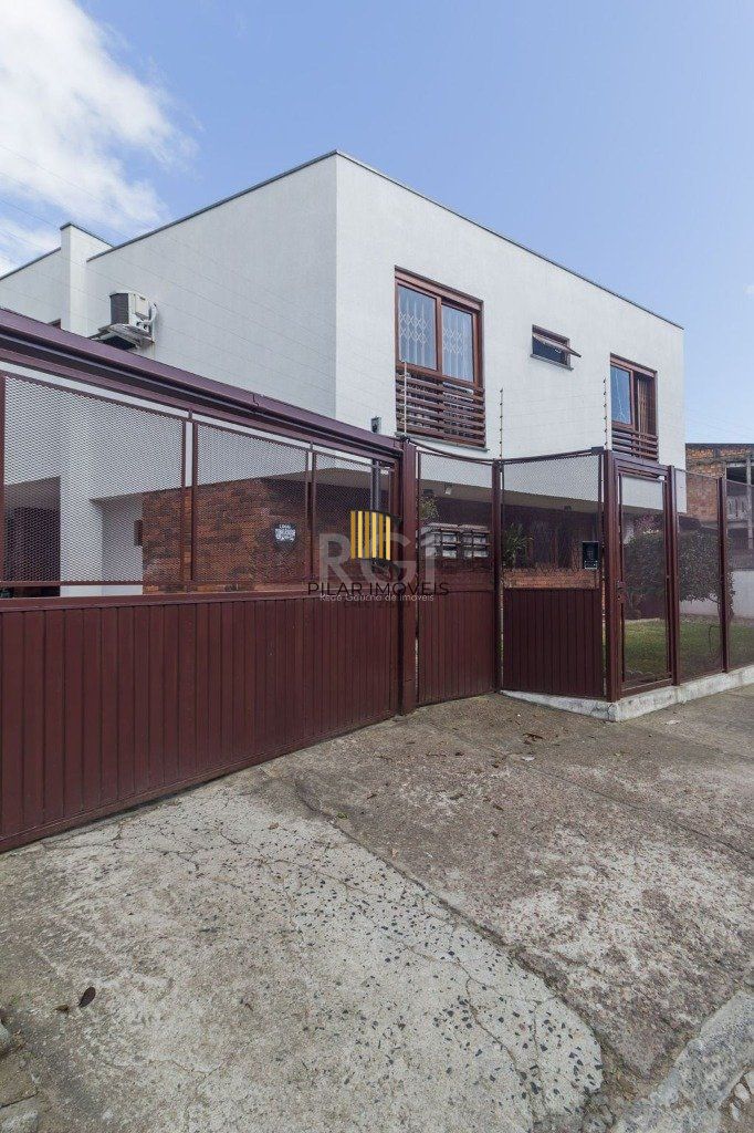 Casa em condomínio com 3 dormitórios, churrasqueira e 1 vaga de garagem no bairro Ipanema