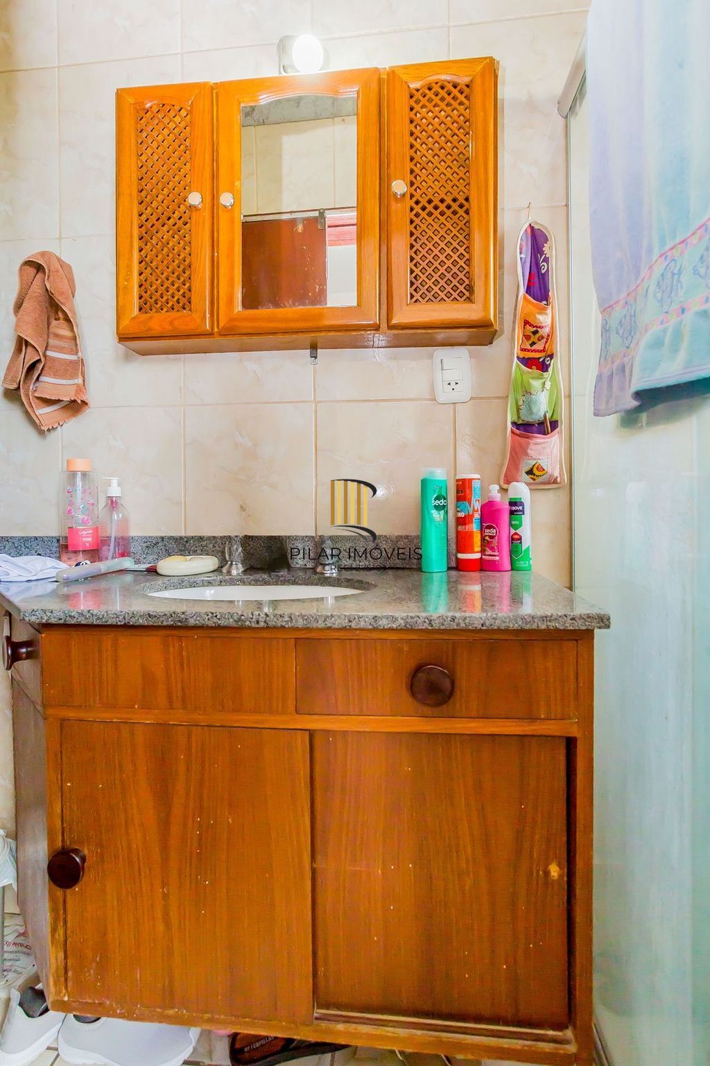 Casa de 6 dormitórios à venda No Bairro Jardim do Salso - Porto Alegre