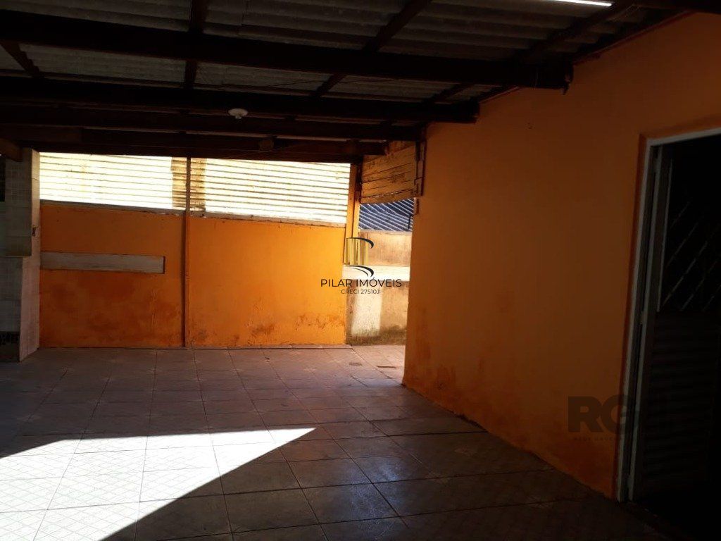 Casa de 3 dormitórios, no bairro Lomba do Pinheiro